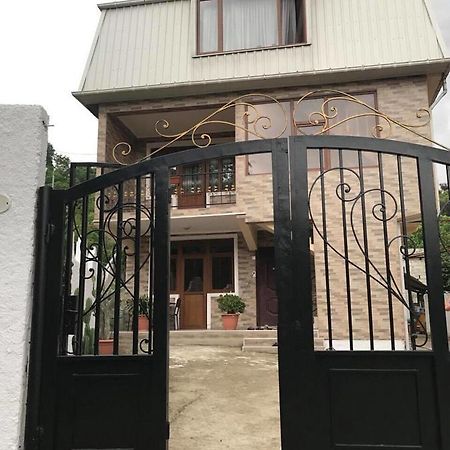 Lela'S Guest House Batumi Ngoại thất bức ảnh